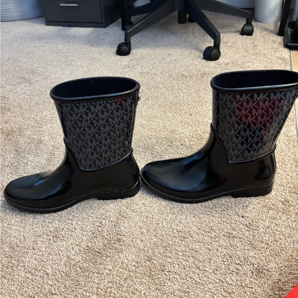 Michael Kors rain boots - Picture 2 of 5